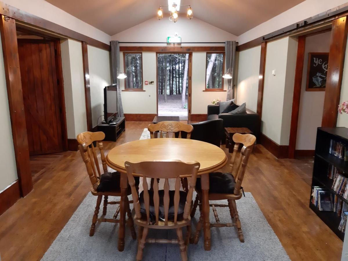 Wyldwood Lodge Чедл Экстерьер фото